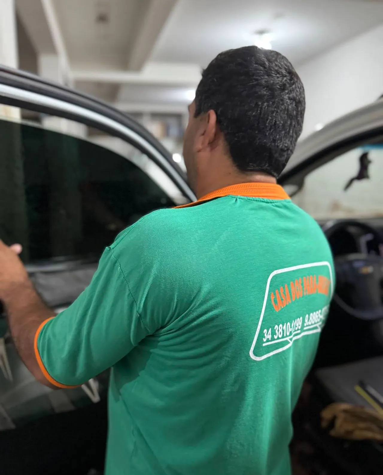 Aplicação de Insulfilm nos vidros laterais